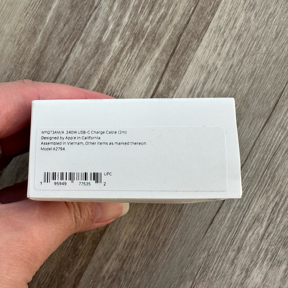 Apple USB-C Charge Cable 240 W 2M Length - Picture 9 of 9